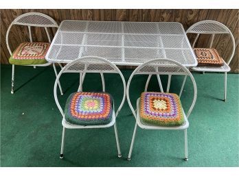 Vintage Rid Jid MCM Mesh Top Metal Table With (4) Round Folding Chairs