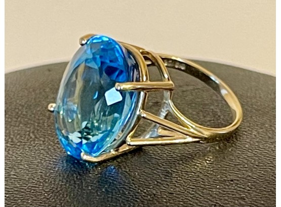 10K Yellow Gold & Brilliant Cut Natural Blue Topaz Ring Size 5, Stone Is 16.3 CT, Total Weight 5.8 Grams