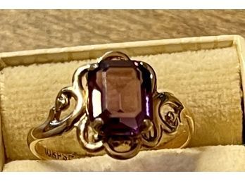 10K Yellow Gold & Synthetic Purple Glass 1.59 Ct, Total Weight 1.53 Grams, Size 5.5