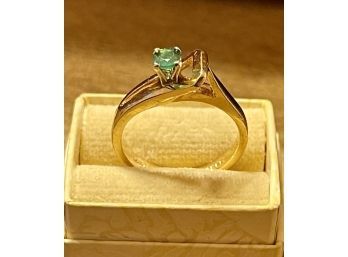 14K Gold Ladies Ring With A Round Modified Brilliant Cut .15 Ct Emerald, Size 5.125, Total Weight 3.03 Grams