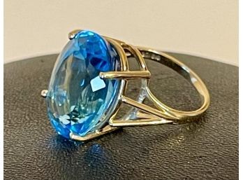 10K Yellow Gold & Brilliant Cut Natural Blue Topaz Ring Size 5, Stone Is 16.3 CT, Total Weight 5.8 Grams