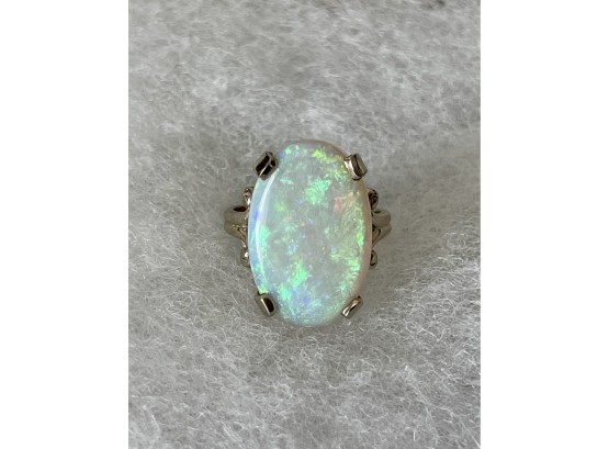 14k Gold Large Opal Ring Size 6 - 5.2 Grams