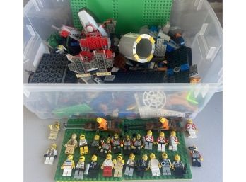 Small Lot Of Assorted Legos