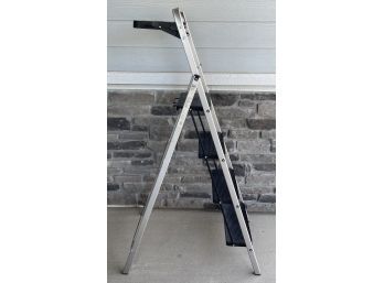 Tricam 5.5ft 225 Lbs. Capacity Step Ladder