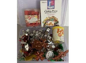 Small Lot Of Assorted Metal And Plastic Including Holiday Cookie Cutters - Halloween And Christmas