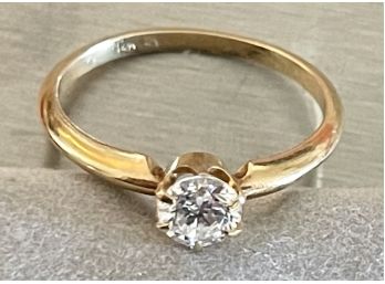 14K Gold Engagement Style Ring With Clear Stone 1.95 Grams Size 7
