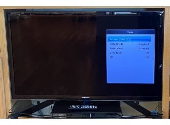 Samsung UN46D6000 46 Inch 1080p LED-LCP-HD TV With Remote, Power Cable, And Base