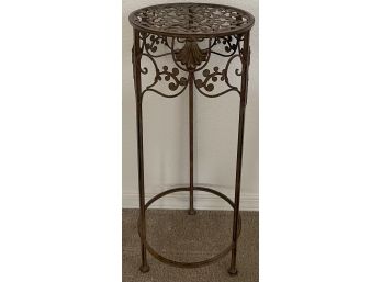 26 Inch Metal Shell Pattern Plant Stand