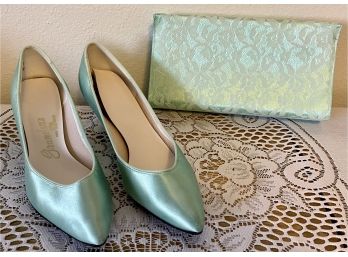 Grandeur Hand Crafted Women's Heals Size 7.5 With Matching Foam Green Lace Evening Bag