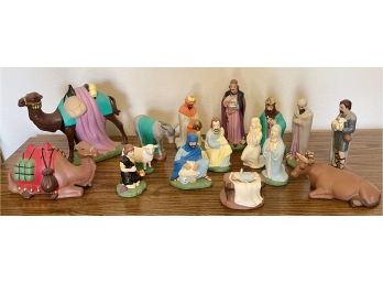 1960s Hand-painted Ceramic 17 Piece Christmas Holiday Nativity Scene