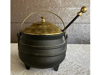 Vintage Cast Iron Fire Starter Pot Cauldron Kettle With Brass Lid And Wand Signed 1510 (unused)