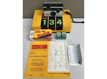Vintage Kodak Instamatic 134 With Original Box (as Is)