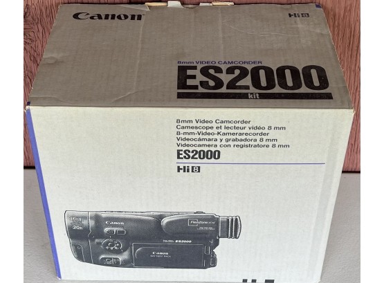 Canon ES2000 8mm Video Camcorder With Original Box