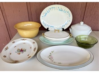 Collection Of Vintage Platters And Lidded Casseroles - Style House, Peer 1