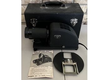 Vintage Argus PA-100 Slide Projector With Accessories And Hard Case