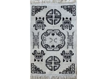 24.5 X 40 Inch 100 Percent Wool Black And White Asian Motif Rug With Cotton Fringe