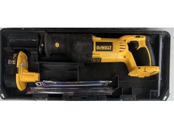 DeWalt 18v DC385 Variable Speed Reciprocating Saw With (1) Battery, Case, & Blades