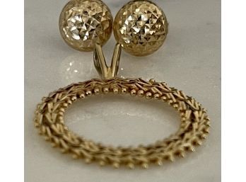 14k Yellow Gold Pendant And (2) Hammered Round 14k Gold Post Earrings - Weighs 3.5 Grams Total
