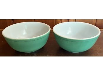 (2) Vintage Pyrex Green 8.5 Inch Mixing Bowls