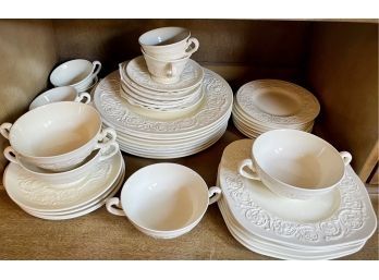Wedgewood Etruria & Barlaston England Patrician Rim Set - Soup Mugs, Plates, Side Plates, Cups, And Saucers