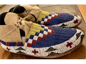 Pair Of Sioux Native American Fully Beaded Men's Moccasins 19th Century Size 10.5