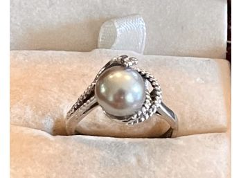 Vintage Sterling Silver And Grey Faux Pearl Ring Size 5.75 Weighs 3.3 Grams