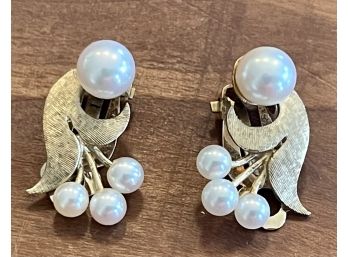 14K Gold And Pearl Clip On Earrings 3.8 Grams