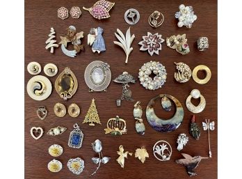 Large Collection Of Vintage Pins - Monet, Lisner, Snake Mesh, Art, Trifari,  Vondell Sterling, And More