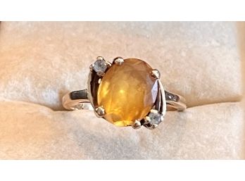 10K Yellow Gold Citrine Ring With Clear Size Stones Size 6 Weighs 3.3 Grams