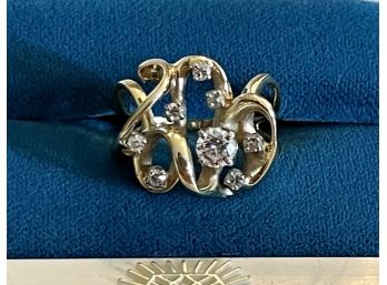 14K Yellow Gold And Diamond Cluster Ring Size 5 Weighs 5.4 Grams Stamped VL 585