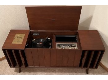 Mid-century Modern Zenith Y931 AM/FM Record Walnut Console (as Is)