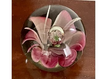 Dynasty Gallery Heirloom Collectibles Hand Blown Art Glass Paperweight - Flower Design
