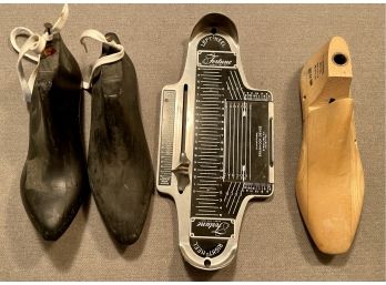 Fortune Child's Shoe Sizer, Brannock Device Junior Model, 1964 Wood Shoe, Pair Of Black Wood Shoe Molds