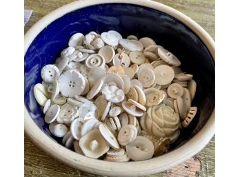 Lot Of White And Ivory Buttons - Celluloid, Ivory, Plastic, And More - In Blue Pottery Figural Bird Bowl