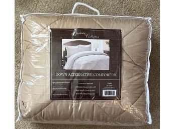 Gardenia Collection Twin Size Microfiber Down Alternative Comforter New In Packaging