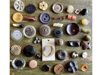 Lot Of Antique Vintage And Victorian Buttons - Celluloid, Bakelite, Metal, La Mode, Coconut, Glass, And More