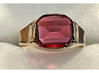 1/30th 14K Gold Shell Antique Men's Ring Red Glass Size 10 Weighs 4.6 Grams