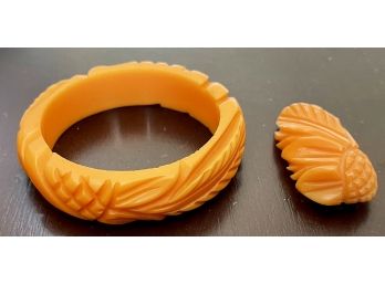 Stunning Vintage Chunky Orange Bakelite Pineapple Deep Carved Bangle Bracelet & Matching Scarf Pin Pendant