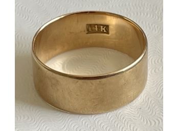 Gorgeous  Vintage 14K Gold Stamped Wedding Band Size 7.5 & Weighs 4.1 Grams