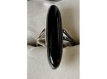 Sterling Silver And Onyx Oval Ring Size  7 Weighs 5.4 Grams