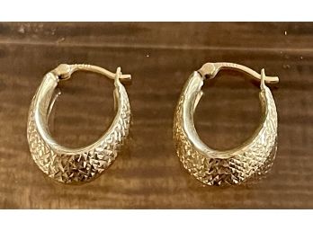 14K Gold Hoop Pattern Earrings 1.8 Grams