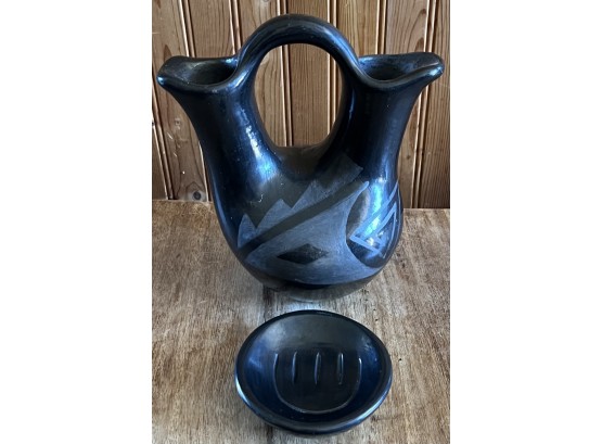 Black Pottery Etched Wedding Vase And A Bear Paw Etched Small Bowl