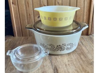 Vintage Pyrex Town And Country Star Snowflake Casserole With Lidded Homestead Casserole And Clear Dish
