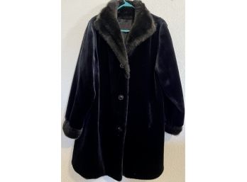 Vintage Gallery Ladies Large Faux Fur Coat