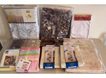 Linen And Material Lot - Martha Stewart Twin Coverlet, King Duvet Cover, Apron & Blanket Kit, And More