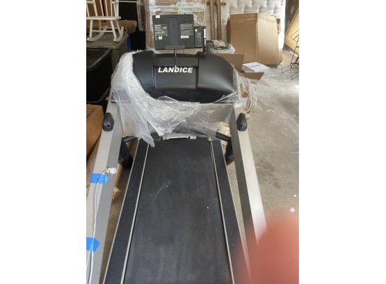 Landice L7 Treadmill With Built In TV Screen