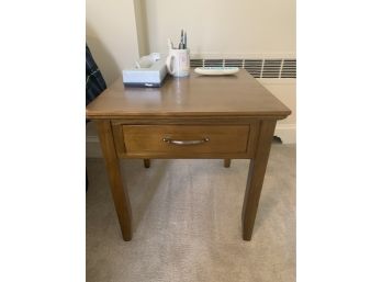 Set Of Night Stands With Metal Pull (2 Tables)