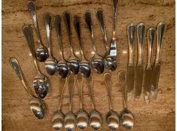 Carlyle Pattern By Cambridge Silver 20 Pc. Stainless Gold Accent Flatware Service For 6