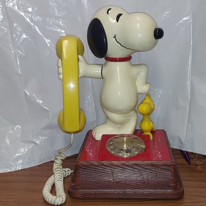 Lot 5-301 Snoopy Phone