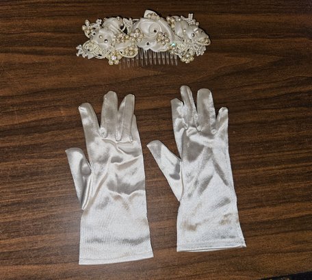 Lot 5-37 Girl's Hair Comb And White Gloves (top 2 Drawer)